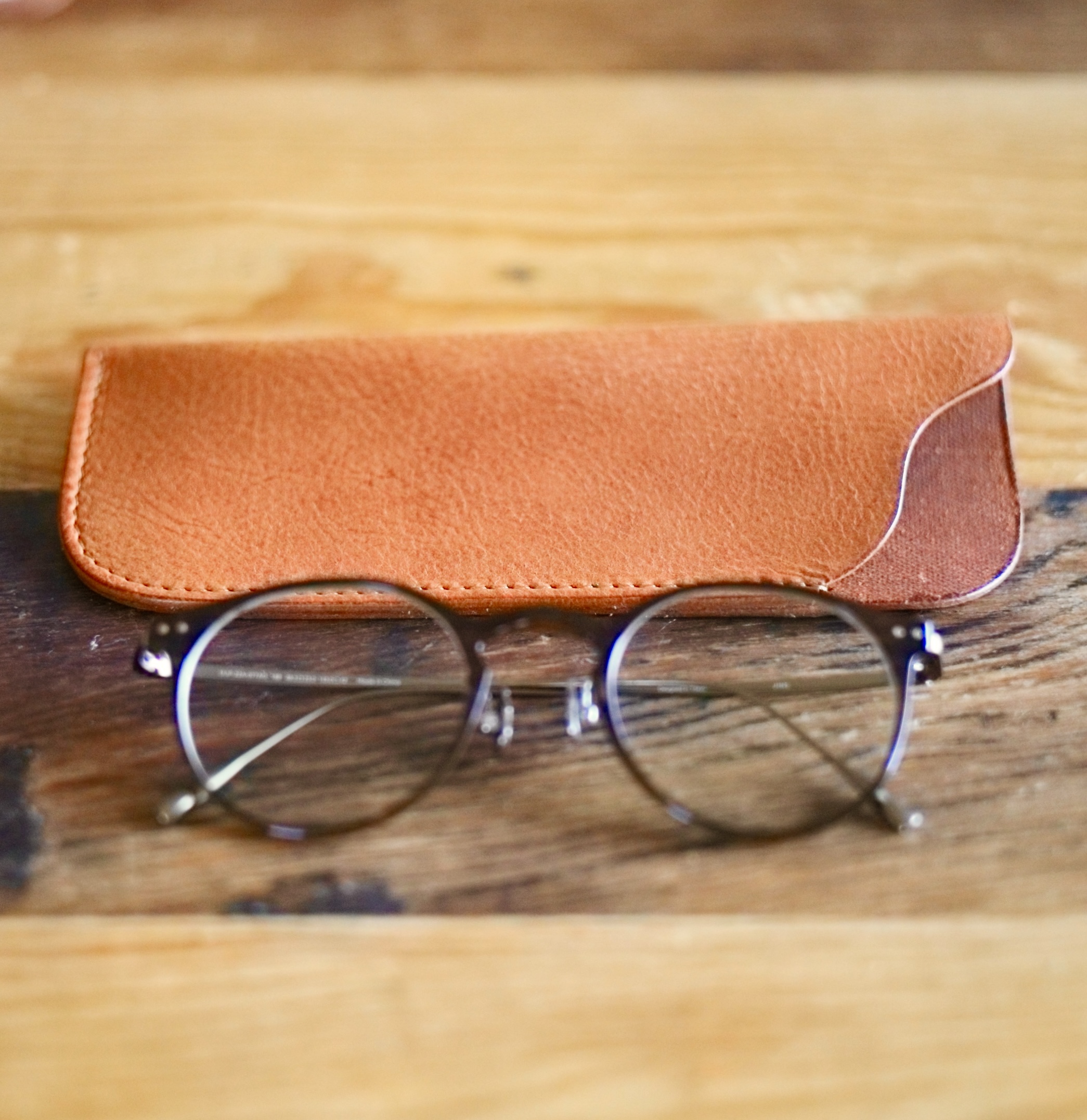 イタリアンレザーのメガネケース　ブラウン